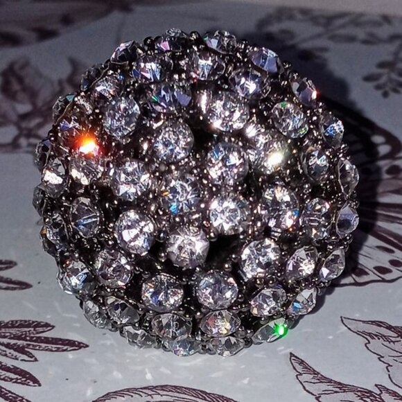 Sparkly & Beautiful Statement Stretch Vintage Dome Ring...Diva, Bling, Costume - Picture 4 of 10